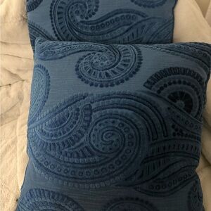 4 Pier 1 Blue Textured Pillow covers